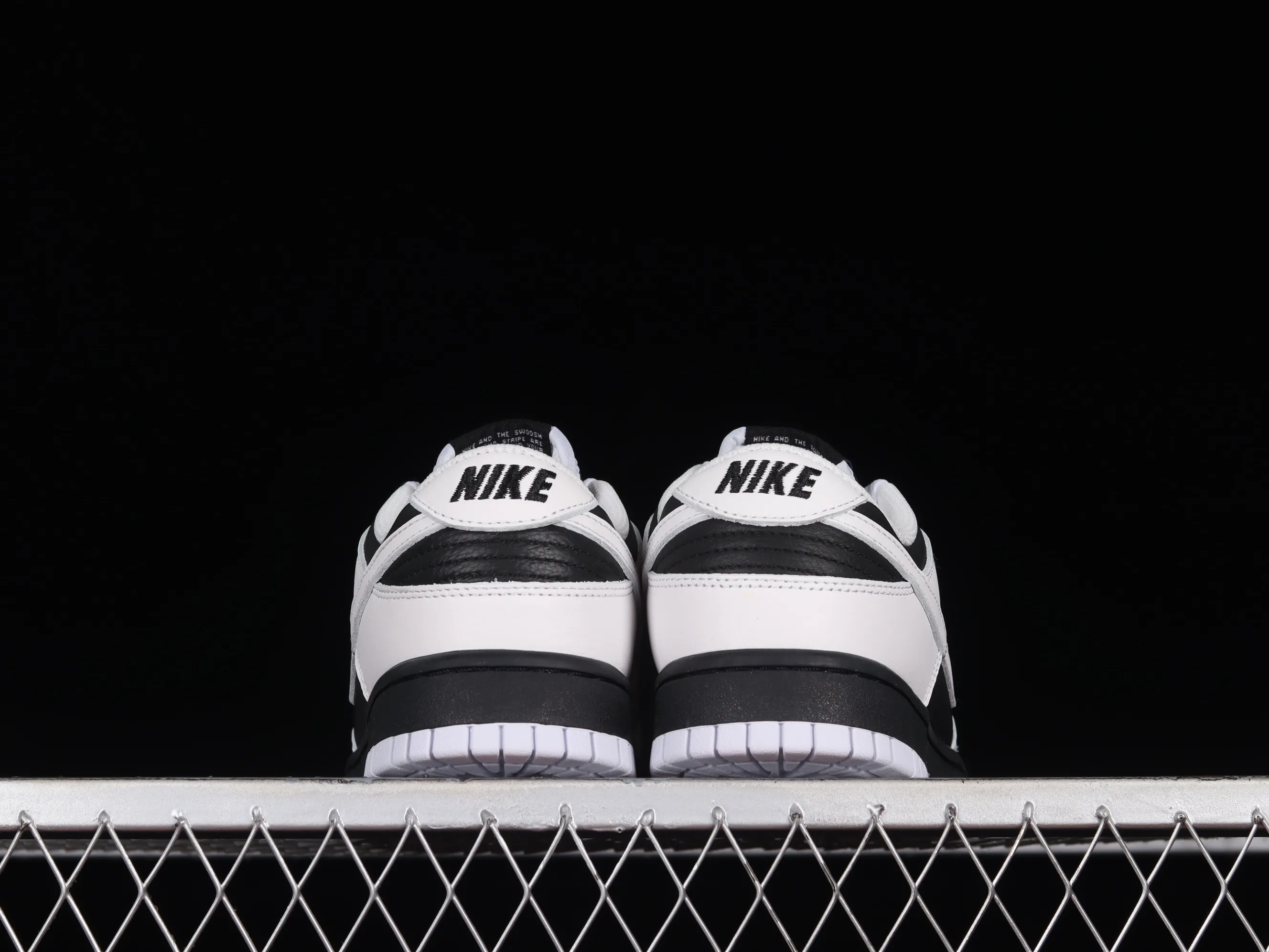 All Categories Nk SB Dunk Series Nk SB Dunk Low Low-top Sneakers C Version Nk Dunk Low "Reverse Panda" White and Black Reverse Panda SB Smashing Backboard Fashion Casual Sneakers FD9064-011